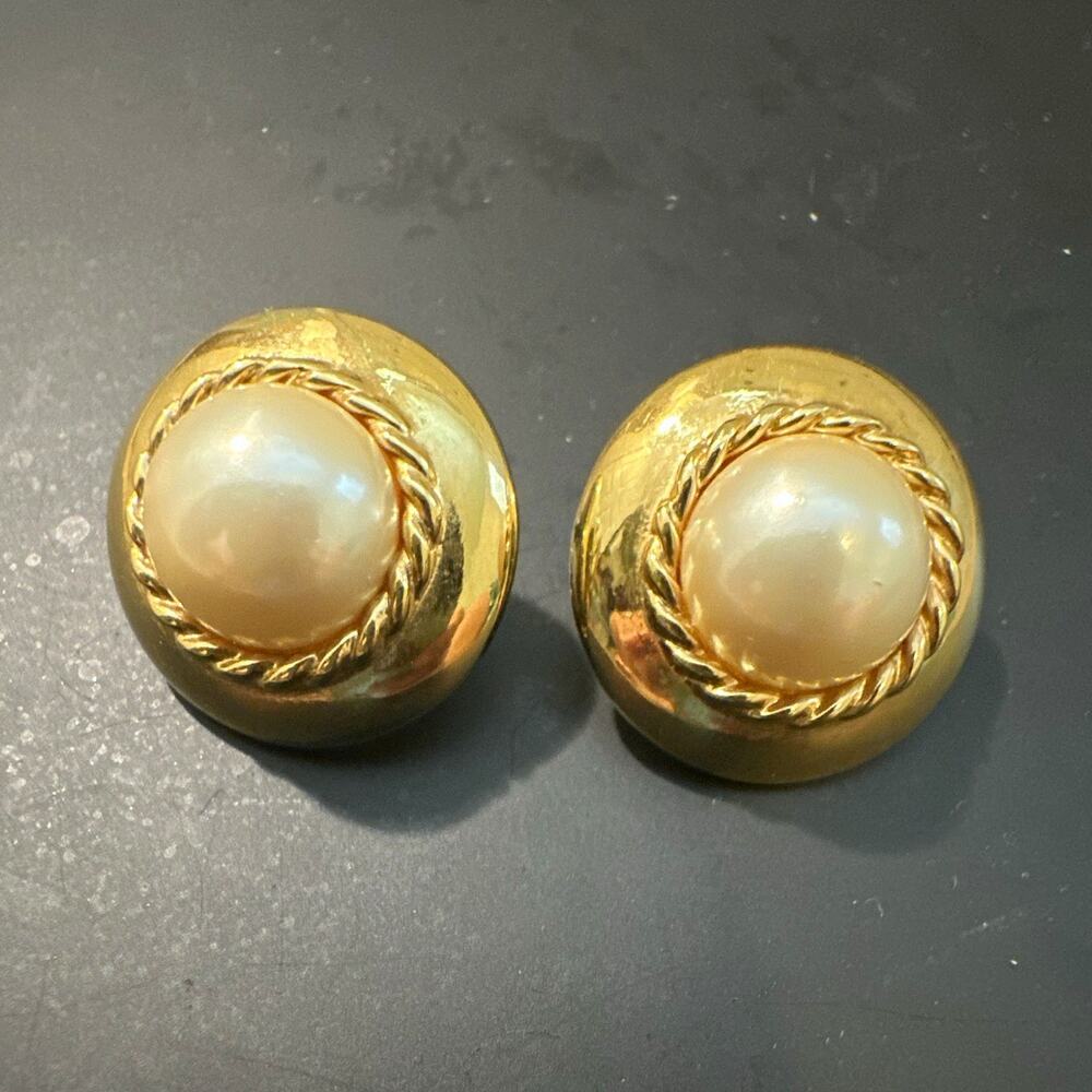 Vtg Liz Claiborne Gold Tone Faux Pearl Twisted Rope Stud Pierced Post Earrings